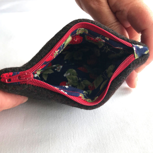 Inside the dark brown tweed purse - navy blue floral fabric and red zip.